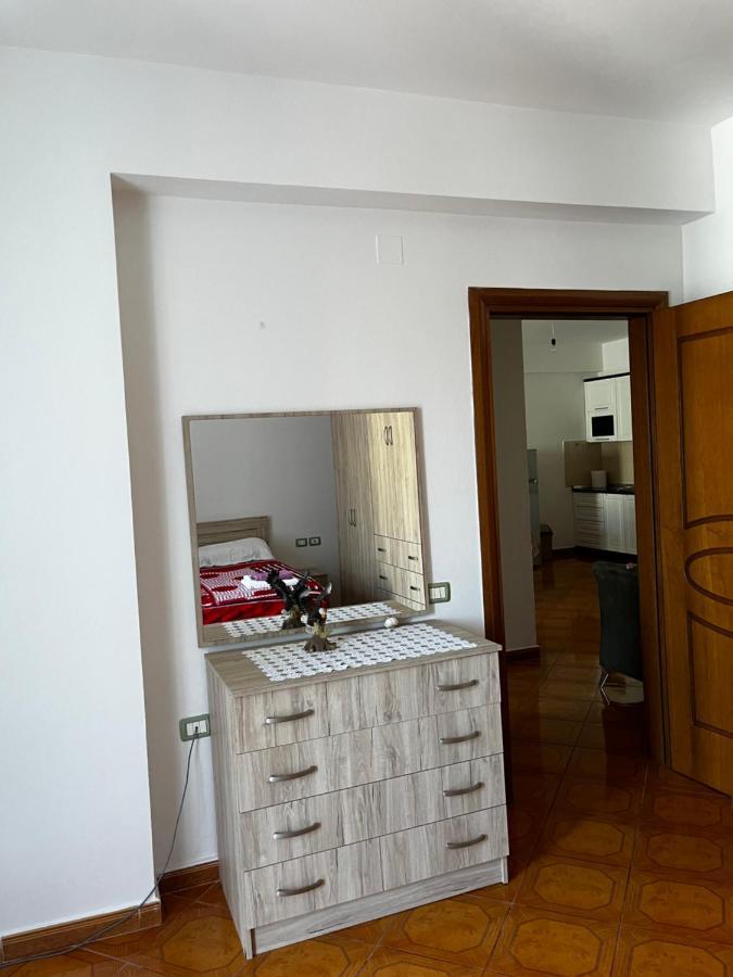 Appartamento Incantevole Con Posto Auto Privato Vlorë Buitenkant foto